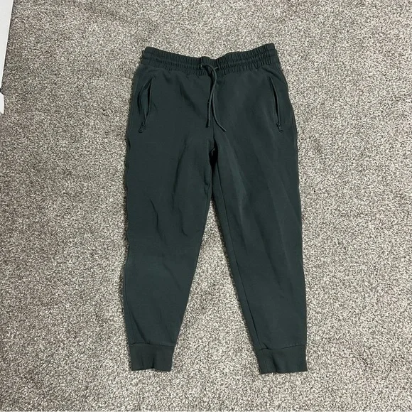 Old Navy High-Rise Jogger - Picture 3 of 7